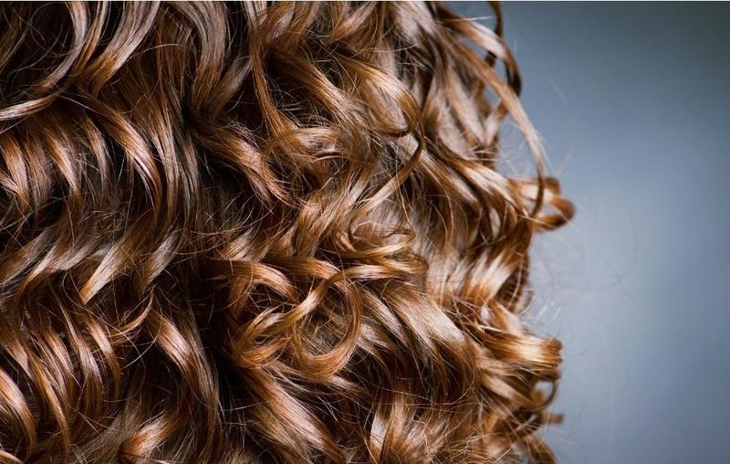 Lakiery i pianki do włosów