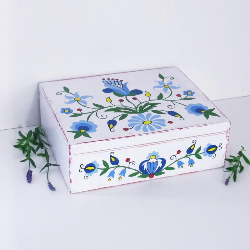 Organizacja biżuterii w pudełku