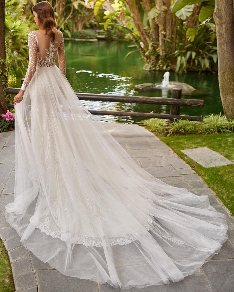 Podpinanie trenu sukni ślubnej