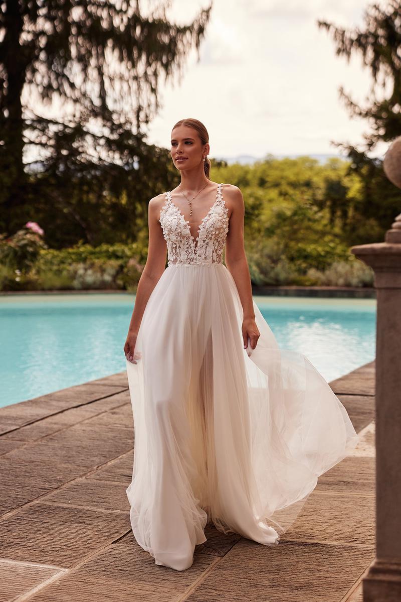 Suknia ślubna na szerokie ramiona