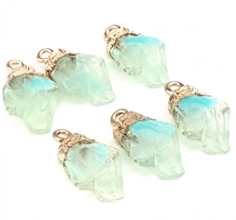 Biżuteria z żywicy z kwiatami