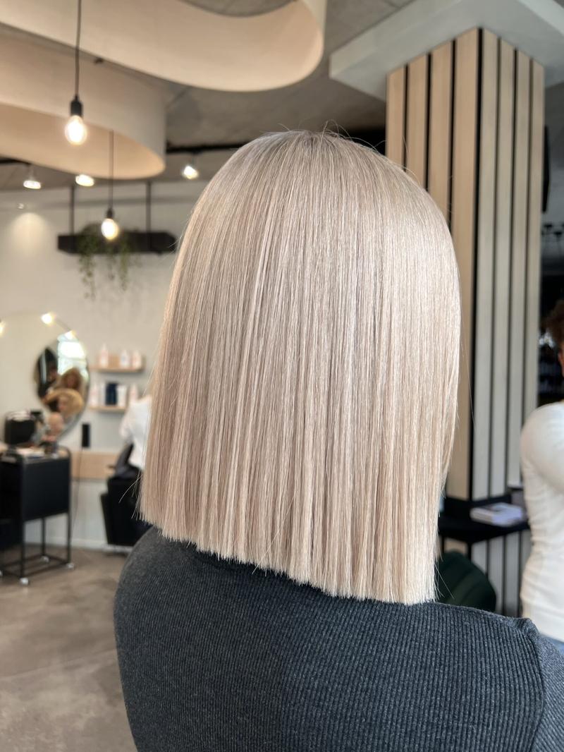 Rozjaśnianie ciemnych farbowanych włosów