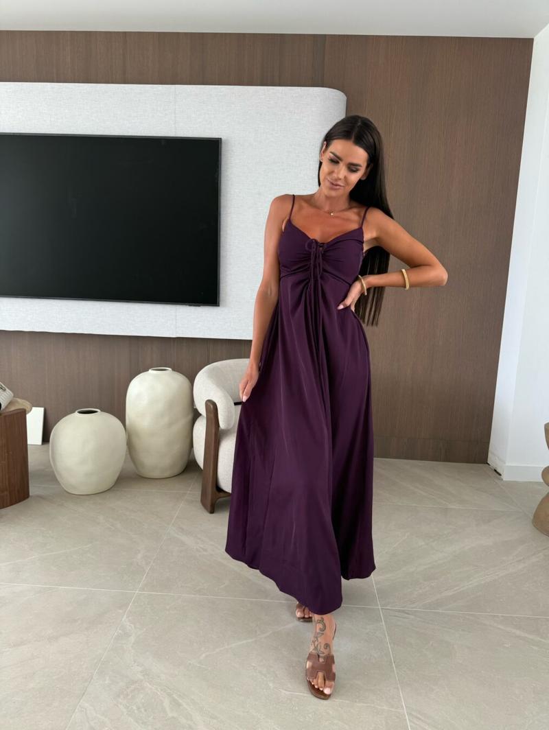 Stylowe połączenia: jakie buty najlepiej pasują do śliwkowej sukienki?