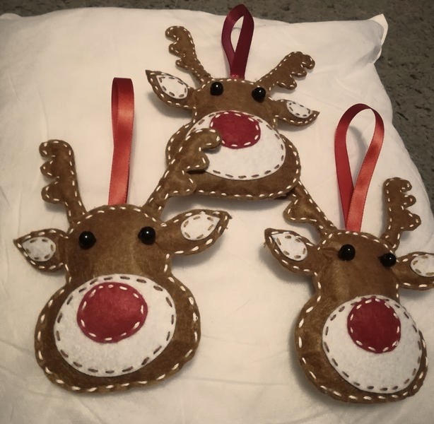 Kreatywny przewodnik: Jak uszyć uroczego renifera z filcu krok po kroku