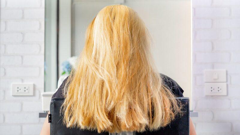Skuteczne sposoby na odbarwienie włosów po farbowaniu