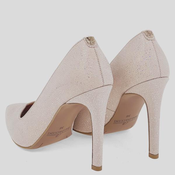 Buty do pudrowo różowej sukienki
